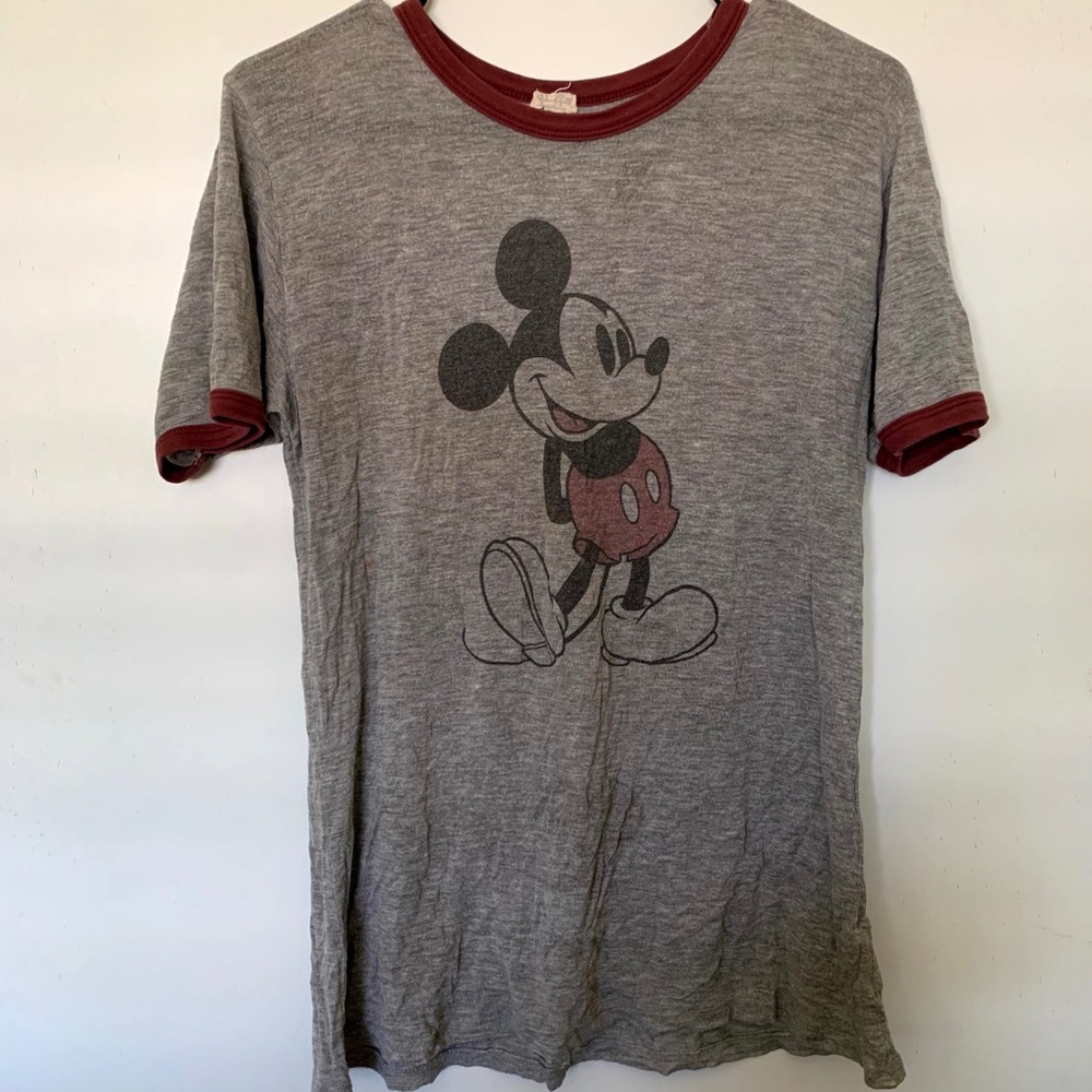 BRANDY MELVILLE graphic tee